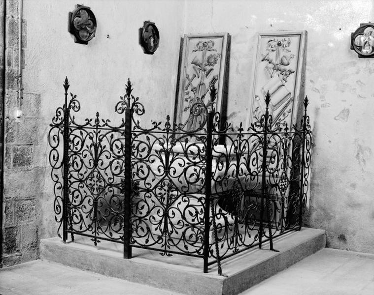 Clôture des fonts baptismaux