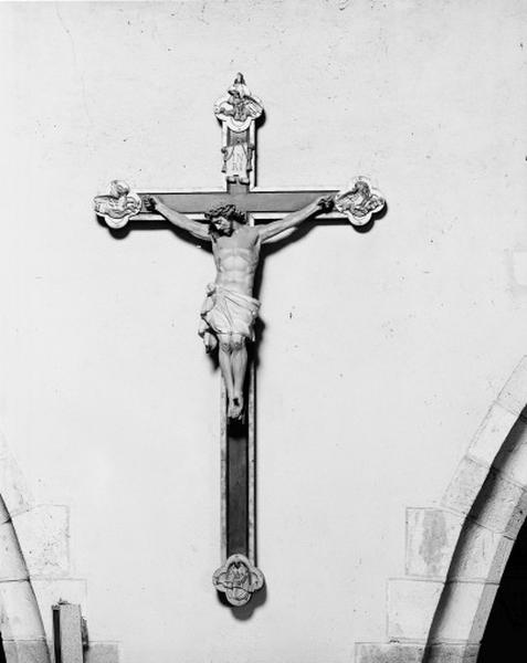 Statue : Christ en croix