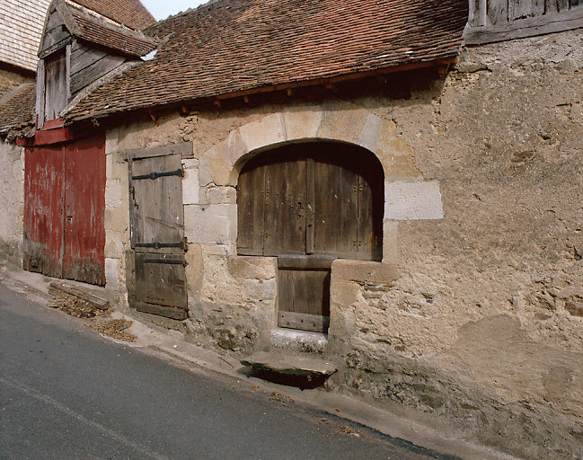 Façade sur rue daté du 17e siècle (?).