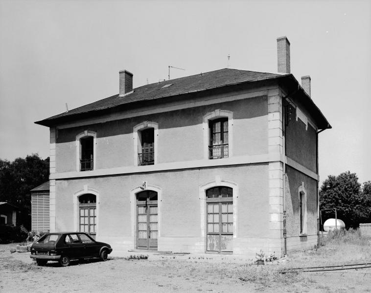 Façade sur rue.