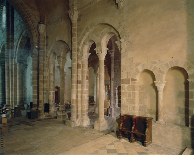 Vue des arcades du choeur vers le nord.