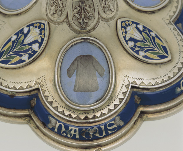 Détail du pied : la Sainte Chemise.