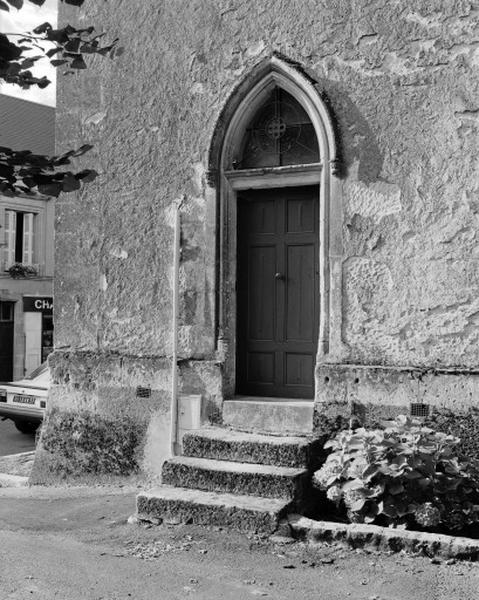 Façade nord. Porte d'entrée de la sacristie.