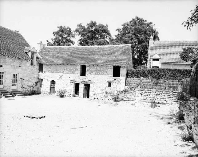Vue des dépendances, sur cour