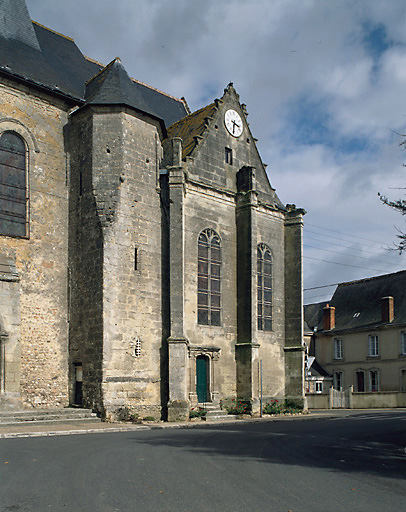 Elévation extérieure. Façade sud. Vue de la chapelle de Beaune.