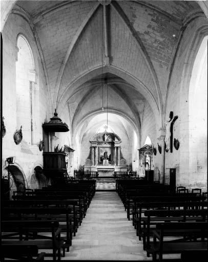 Vue d'ensemble de la nef, vers le choeur