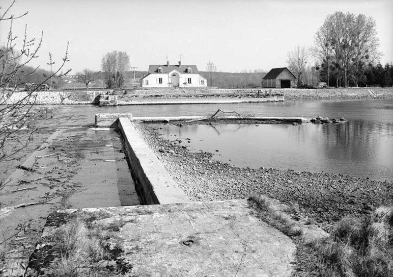 Vue d'ensemble du barrage.