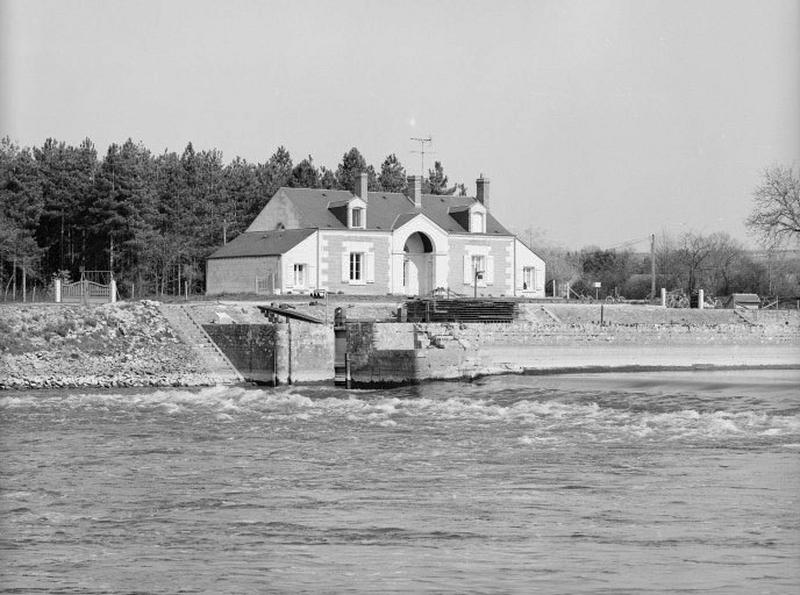 L'écluse et la maison éclusière.