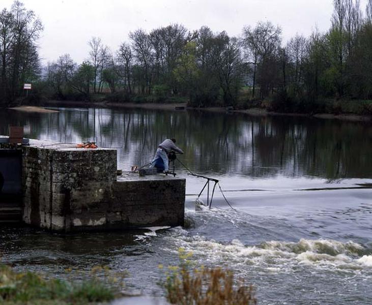 Site d'écluse, barrage mobile à aiguilles des Mazelles (Cher canalisé)