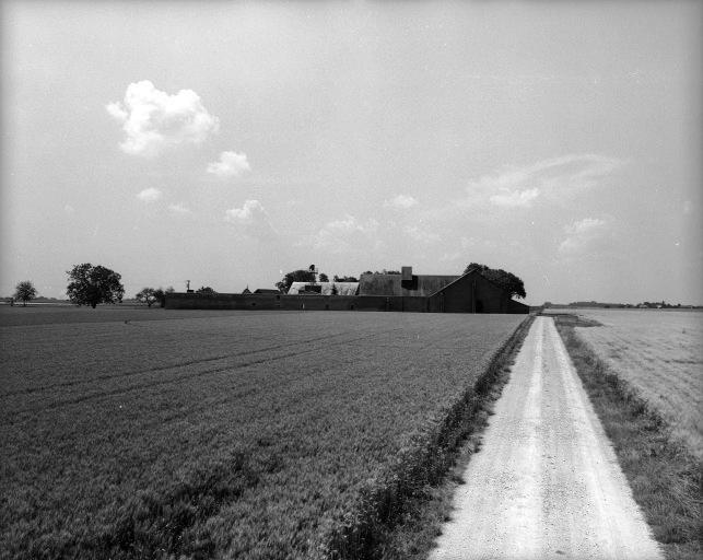Vue de la ferme au nord-est.