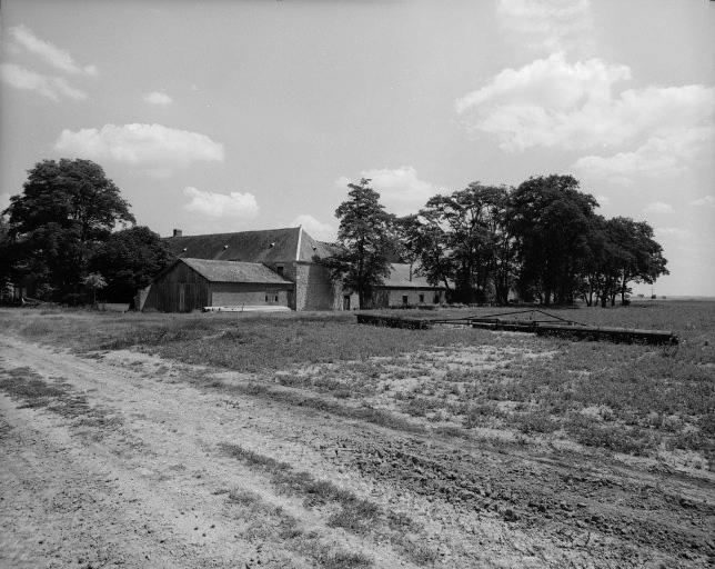 Vue de la ferme au sud-ouest.