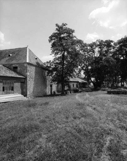 Vue de la ferme au sud-ouest.