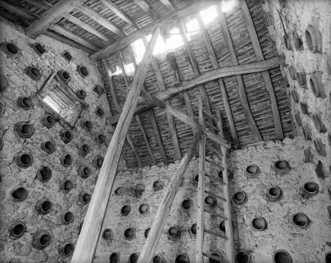 Intérieur du colombier en partie haute.