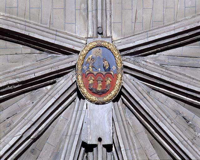 Médaillon de la clef de voûte du rond-point du choeur.