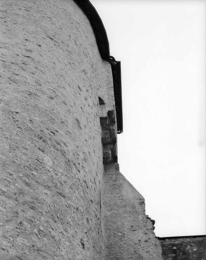 Latrines de la tour engagée sur la courtine nord du château.