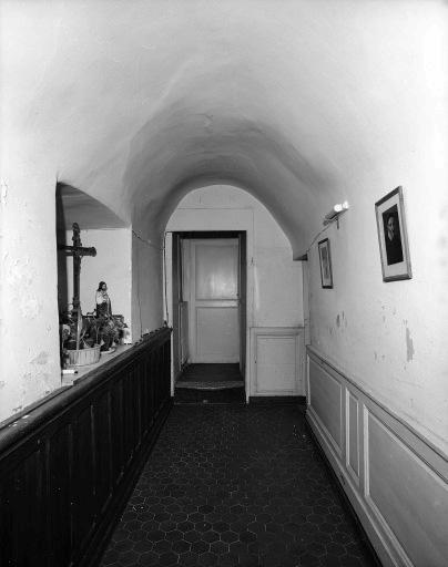 Couloir voûté du rez-de-jardin.
