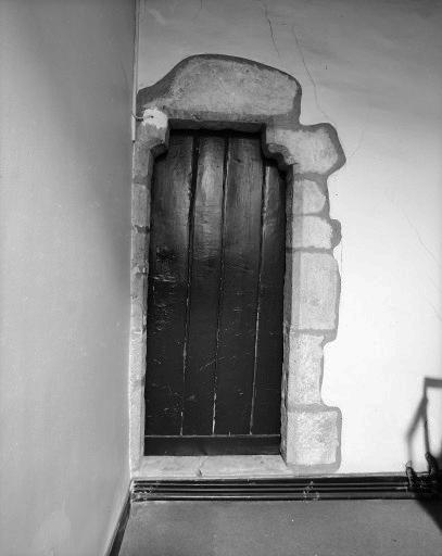 Porte à coussinets au niveau du comble.
