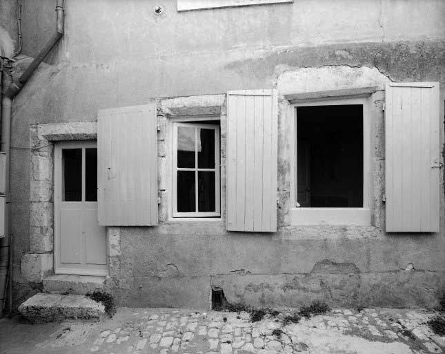 Rez-de-chaussée de l'aile droite sur cour du bâtiment sis 7, rue du Change.