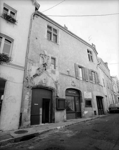 Façade sur rue.