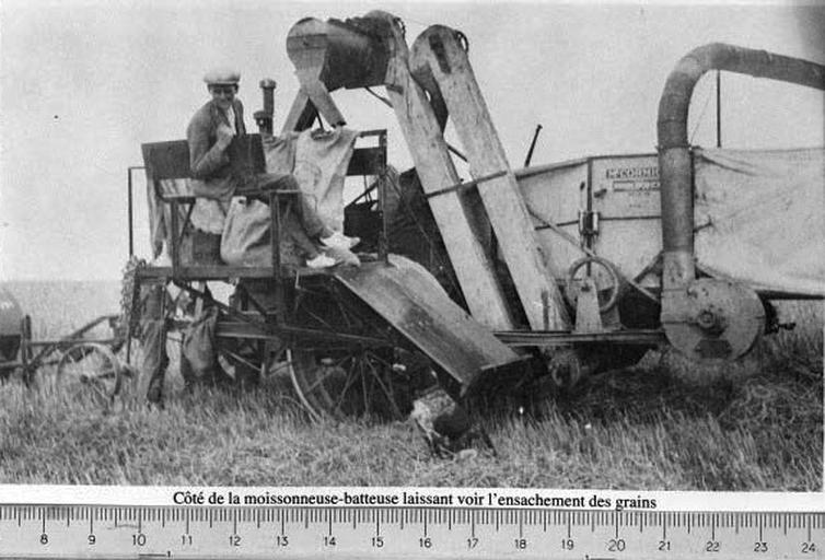 Moissonneuse batteuse en 1933 sans doute à Orcière.