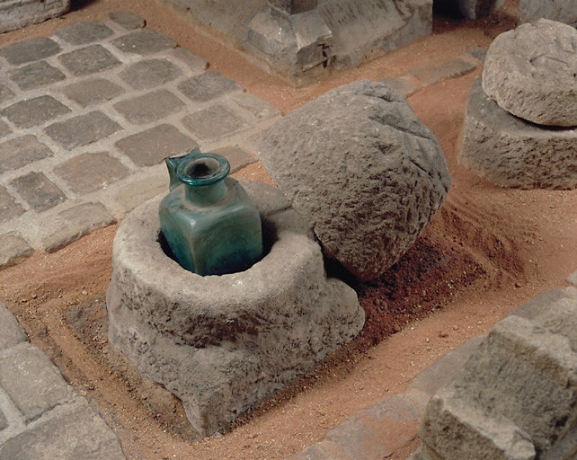 Coffre cinéraire ; urne cinéraire