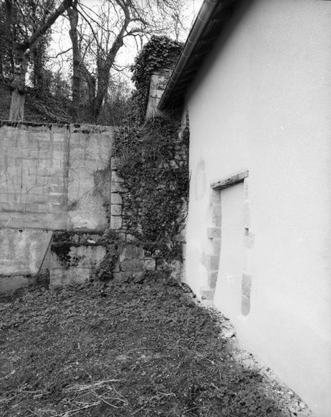 Vestiges du mur de soutènement ?.