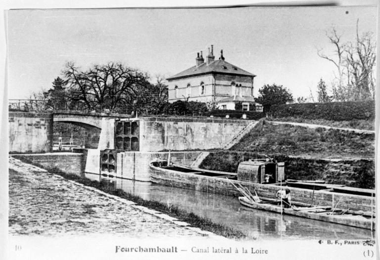 L'écluse de Givry. Carte postale ancienne. (musée de la Batellerie, Conflans-Sainte-Honorine).