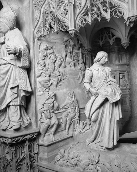 Détail : Jésus et les docteurs (haut-relief à droite sur le pilier).