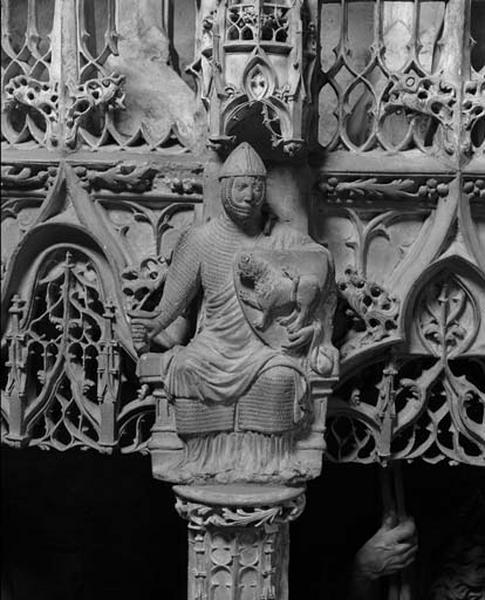 Sixième travée sud, pilastre de jonction entre les deux sections, étage supérieur : la Force. Copie d'un haut-relief sculpté sur le pilier situé à droite du portail central du portail sud de la cathédrale.