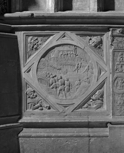 Ensemble des 36 bas-reliefs du soubassement du Tour du choeur : scènes de l'Ancien Testament, travaux d'Hercule, scènes mythologiques et personnages à l'antique