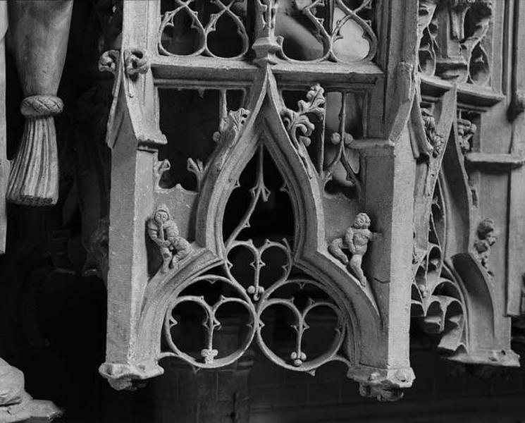 Première travée sud, troisième section, à proximité de la statuette : détail, musiciens.