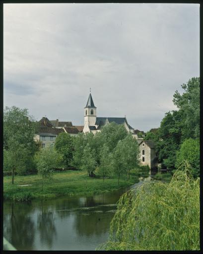 Vue générale du bourg prise du sud.