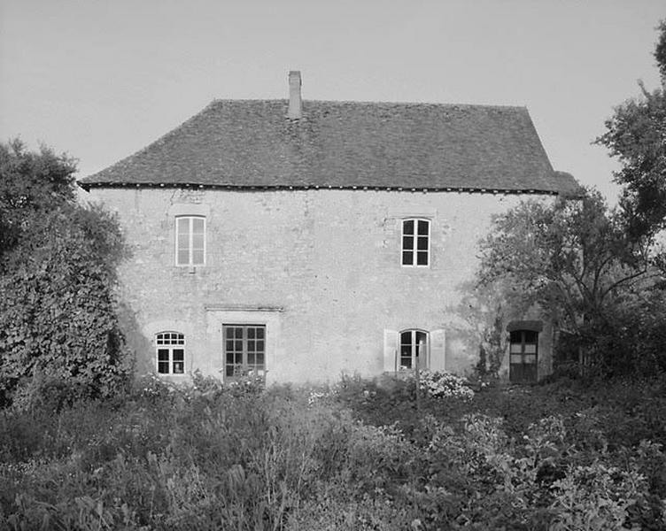Façade antérieure. Vue prise de l'ouest.