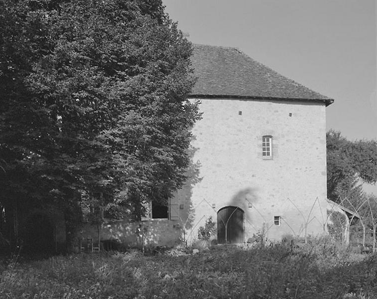 Façade postérieure. Vue prise de l'est.