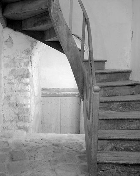 Vue intérieure. Entrée de la cave.