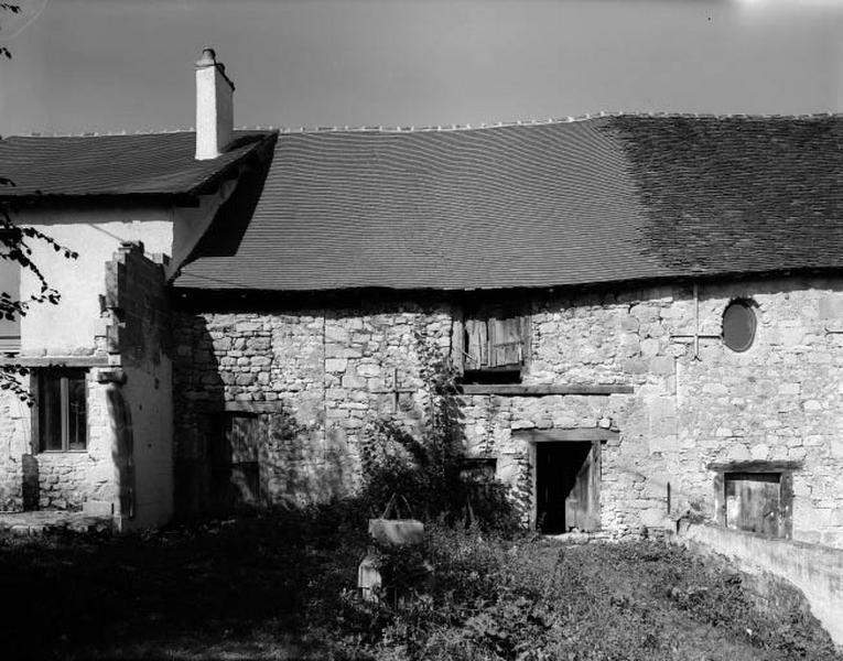 Bâtiment ouest. Vestiges d'un bâtiment d'exploitation.