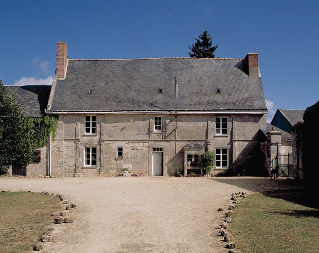 Logis. Vue extérieure. Façade sud.