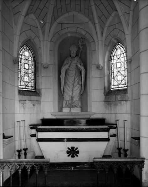 Vue intérieure. Statue de saint Médard exécutée par le céramiste Avisseau.