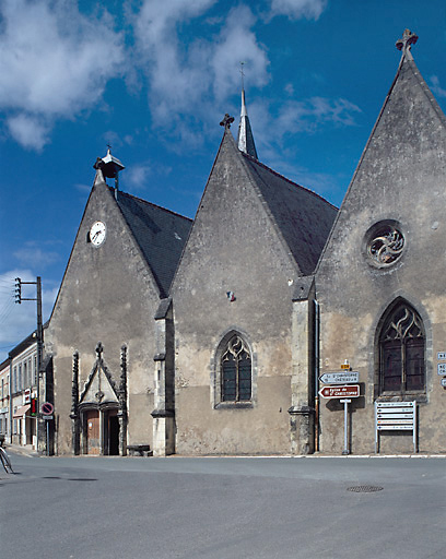 Vue extérieure de l'église.