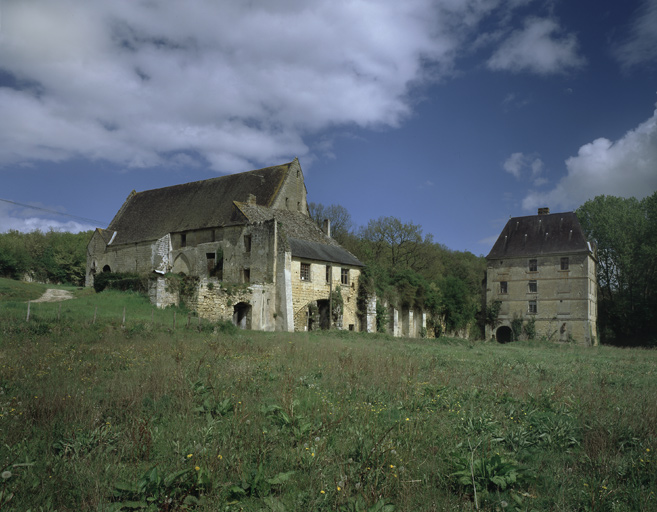 Vue d'ensemble des bâtiments.