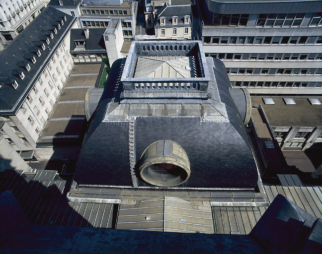 Vue de dessus de la partie abritant le grand escalier (façade postérieure).