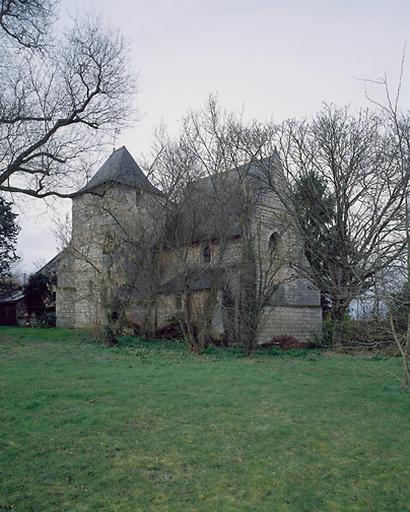 Vue du clocher et du chevet, au sud-est.