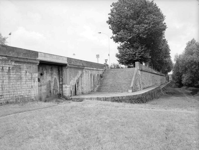 Emplacement de l'embouchure du canal dans la Loire (aujourd'hui obstruée).