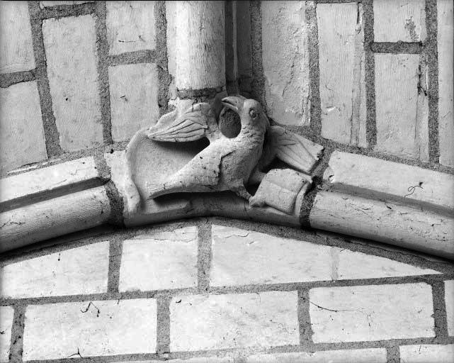 Voûte du bras sud du transept : clé d'arc ornée de l'aigle de Saint Jean.