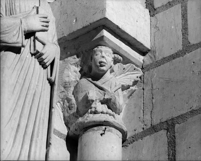 Bras sud du transept : détail d'un chapiteau figuré.