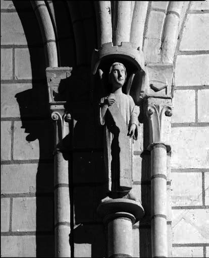 Mur sud du choeur, retombées des liernes avec deux statues-nervures : détail de la statue supérieure.