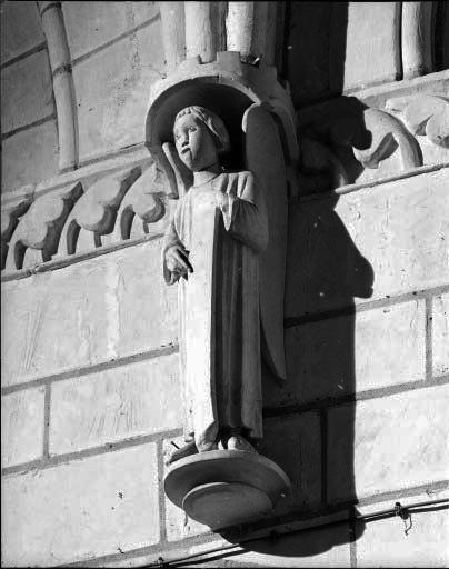 Mur nord du choeur : retombée des liernes avec une statue-nervure, détail.