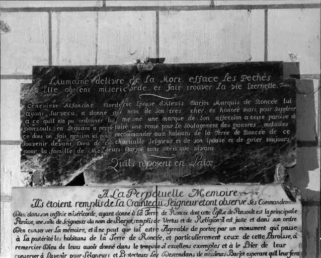 Plaque commémorative de la famille Barjot de Roncée