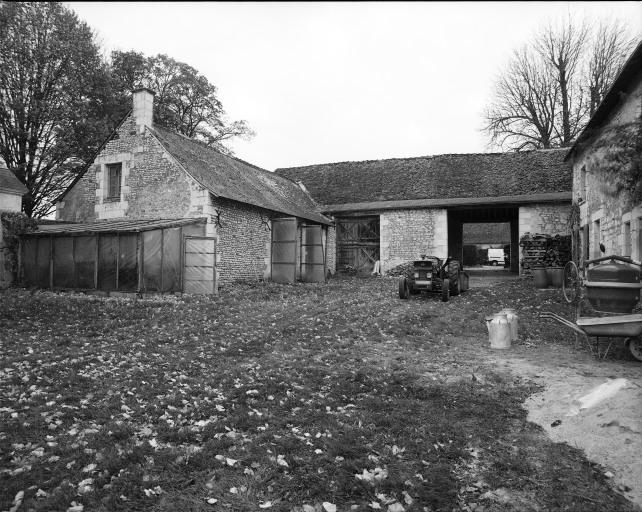 Hanger-porche fermant la cour à l'ouest et figurant sur le plan de 1822.