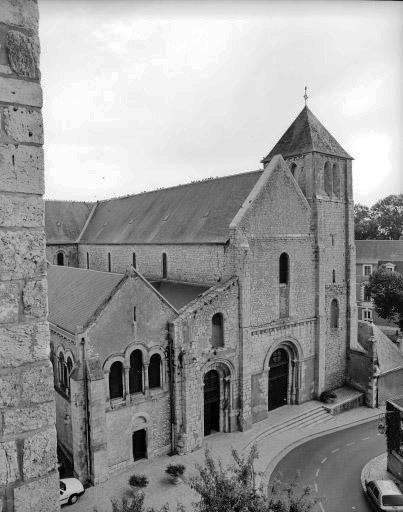 La collégiale vue du donjon.